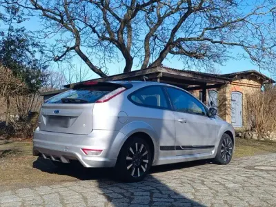 Gebraucht Ford Focus Titanium 116 PS (85 kW) 2010 Silber Limousine