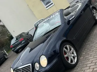 Gebraucht Mercedes CLK230 197 PS (144 kW) 2001 Blau Cabrio