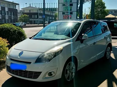 Gebraucht Renault Scénic 2009 Weiß Van / Kleinbus