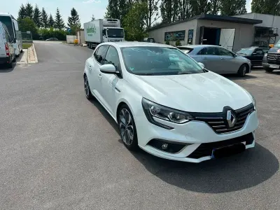 Gebraucht Renault Mégane III Bose Edition 132 PS (97 kW) 2015 Weiß Limousine
