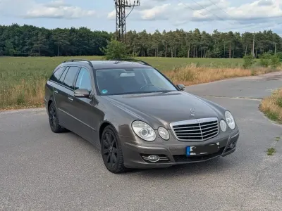 Gebraucht Mercedes E220 Avantgarde 170 PS (125 kW) 2009 Grau Limousine