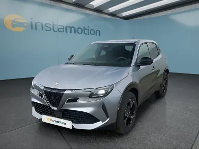 Neu Alfa Romeo Junior 145 PS (106 kW) 2026 Grau SUV