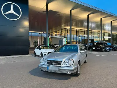 Gebraucht Mercedes E320 225 PS (165 kW) 1996 Silber Limousine