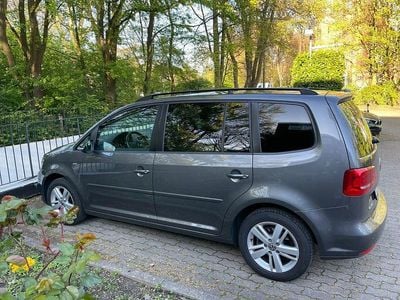 Używany VW Touran Match 140 KM (102 kW) 2012 Szary Minivan