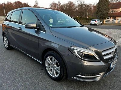 Gebraucht Mercedes B180 Urban 122 PS (89 kW) 2014 Grau Van / Kleinbus
