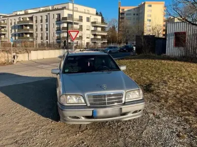 Second-hand Mercedes C220 125 CP (91 kW) 2000 Argintiu Break