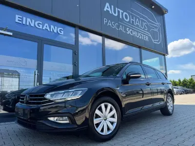 Gebraucht VW Passat 150 PS (110 kW) 2023 Deep black perleffekt Kombi