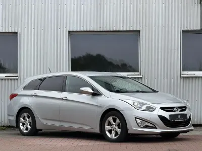 Gebraucht Hyundai i40 Style 116 PS (85 kW) 2013 Sleek silver / met Kombi