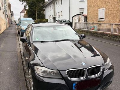 Gebraucht BMW 318 143 PS (105 kW) 2010 Schwarz Limousine