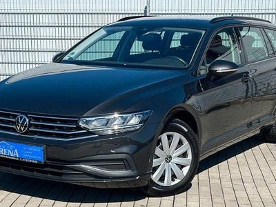 Gebraucht VW Passat Basis 122 PS (89 kW) 2022 Grau Kombi