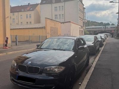 Gebraucht BMW 116 121 PS (88 kW) 2009 Schwarz Kleinwagen