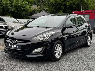 Gebraucht Hyundai i30 Trend 135 PS (99 kW) 2012 Phantom black Kleinwagen