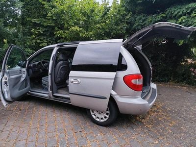 Gebraucht Chrysler Voyager 140 PS (102 kW) 2004 Silber Van / Kleinbus