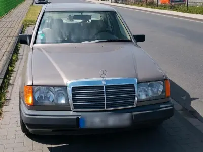 Gebraucht Mercedes E230 132 PS (97 kW) 1988 Braun Limousine