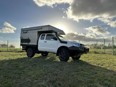 Gebraucht Toyota HiLux 144 PS (105 kW) 2009 Schneeweiß Pickup