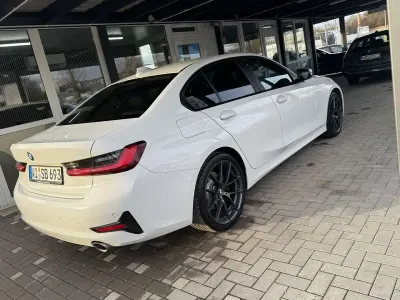 Gebraucht BMW 318 M Performance 156 PS (114 kW) 2023 Weiß Limousine