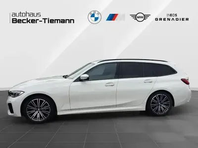 Gebraucht BMW 330 M Sport 258 PS (189 kW) 2021 Alpinweiß uni Kombi