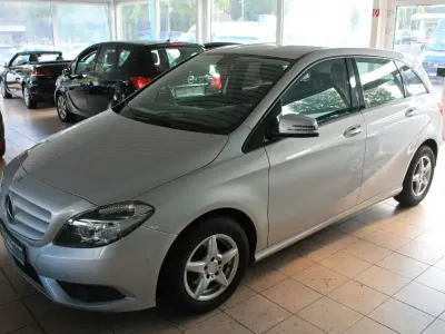 Gebraucht Mercedes B180 122 PS (89 kW) 2012 Silber Kleinwagen