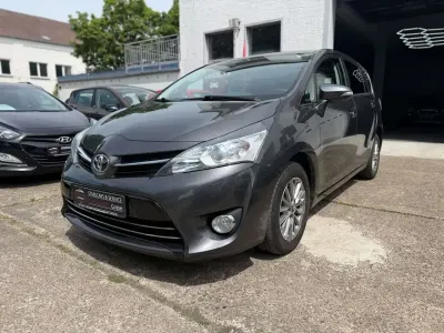 Gebraucht Toyota Verso Edition-S 111 PS (81 kW) 2016 Grau Van / Kleinbus