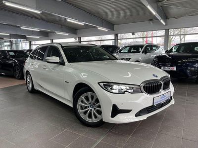Gebraucht BMW 330e Advantage 184 PS (135 kW) 2022 Alpinweiss iii Kombi