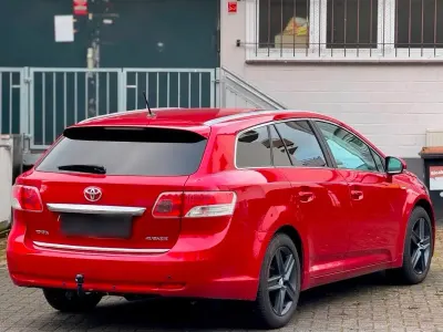 Gebraucht Toyota Avensis T2 150 PS (110 kW) 2009 Rot Kombi