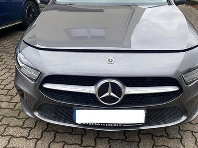 Gebraucht Mercedes A200 163 PS (119 kW) 2018 Grau Kleinwagen
