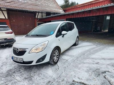 Weiß Gebraucht 2012 Opel Meriva Van / Kleinbus | 5.800 € (Guter Preis)
