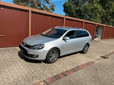Gebraucht VW Golf VI 105 PS (77 kW) 2010 Silber Kleinwagen