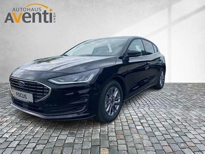 Neu Ford Focus Titanium 125 PS (91 kW) 2025 Obsidian schwarz metallic Limousine