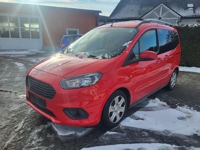 Rot Gebraucht 2022 Ford Tourneo Courier Trend Van / Kleinbus | 11.860 € (Fairer Preis)