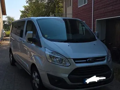 Gebraucht Ford Tourneo 131 PS (96 kW) 2017 Silber Van / Kleinbus
