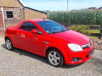 Usado Opel Tigra 90 HP (66 kW) 2007 Vermelho Cabrios