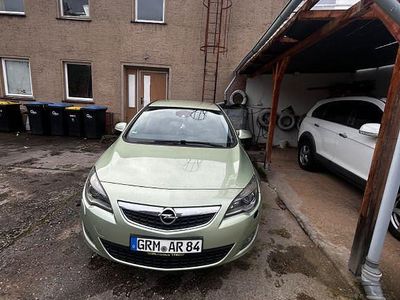 Grün Gebraucht 2011 Opel Astra Design Edition Limousine | 3.200 € (Guter Preis)