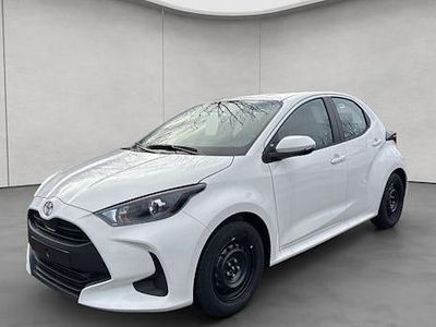 Weiß Neu 2025 Toyota Yaris Hybrid Comfort Limousine | 23.250 € (Guter Preis)