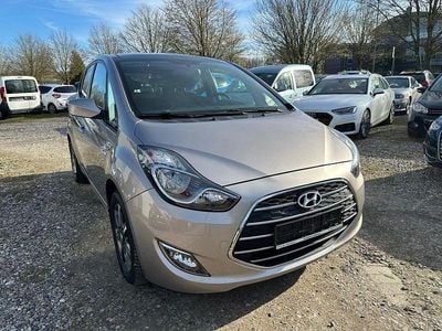 Gebraucht Hyundai ix20 125 PS (91 kW) 2016 Gold Kleinwagen
