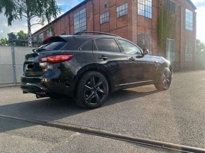 Infiniti QX70