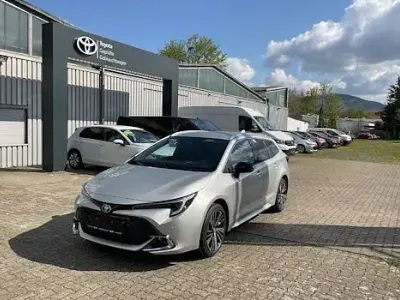 Neu Toyota Corolla 180 PS (132 kW) 2026 Silber Kombi