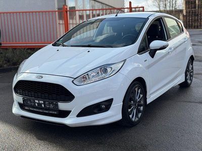 Weiß Gebraucht 2016 Ford Fiesta ST-Line Limousine | 8.490 € (Fairer Preis)