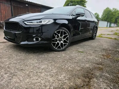 Gebraucht Ford Mondeo 180 PS (132 kW) 2018 Schwarz Kombi