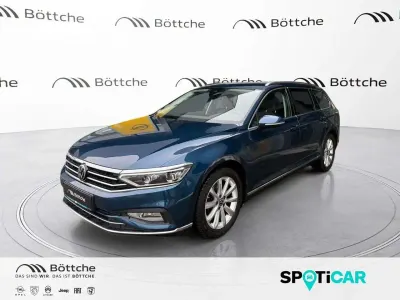 Gebraucht VW Passat Elegance 150 PS (110 kW) 2023 Aquamarinblau metallic Kombi