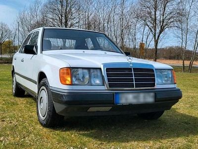 Usata Mercedes E230 132 CV (97 kW) 1987 Bianco Berlina