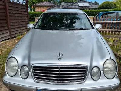 Gebraucht Mercedes CLK320 218 PS (160 kW) 2001 Silber Coupé