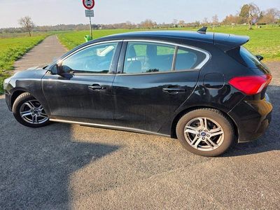 Gebraucht Ford Focus Cool & Connect 120 PS (88 kW) 2019 Schwarz Limousine