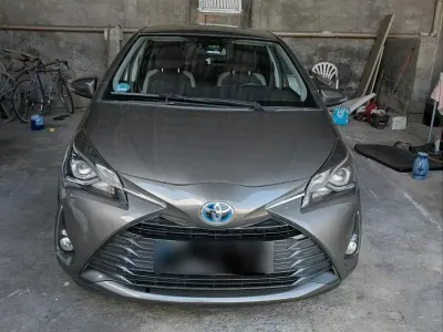 Gebraucht Toyota Yaris Hybrid Team 75 PS (55 kW) 2020 Grau Kleinwagen