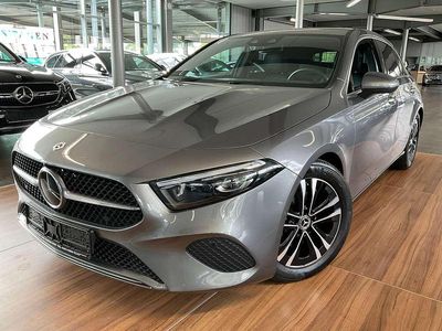 Gebraucht Mercedes A200 Progressive 150 PS (110 kW) 2023 Mountaingrau Kleinwagen