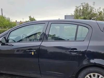 Second-hand Opel Corsa 80 CP (58 kW) 2009 Negru Hatchback