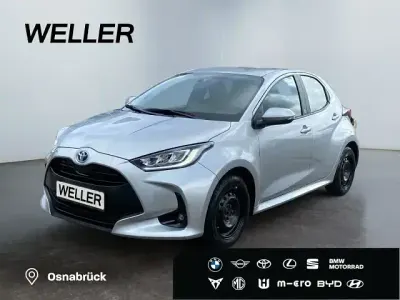 Gebraucht Toyota Yaris Hybrid Team 116 PS (85 kW) 2023 Silver metallic 40 Kleinwagen