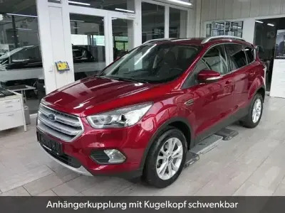 Gebraucht Ford Kuga Titanium 150 PS (110 kW) 2019 Rot SUV