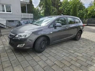 Gebraucht Opel Astra 116 PS (85 kW) 2011 Grau Kombi