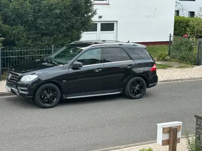 Gebraucht Mercedes ML350 258 PS (189 kW) 2012 Schwarz SUV